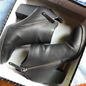 Universal Thread Shoes - Women’s Jameson Double Zipper Bootie Universal Thread Shoes - Women’s Jameson Double Zipper Bootie